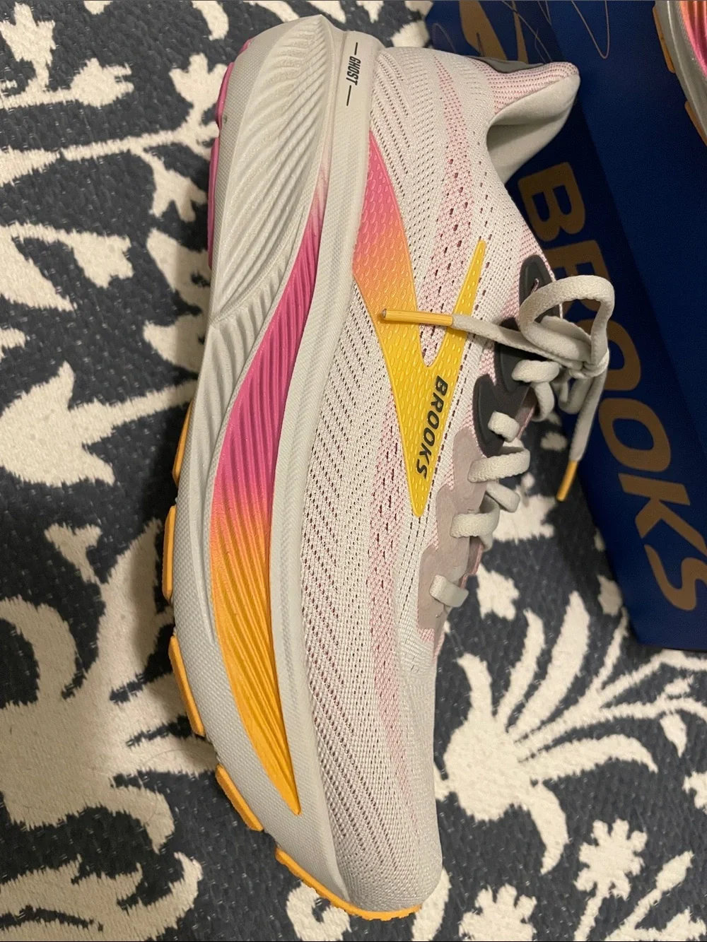 Brooks Ghost 17 Women's Neutral Running Shoes in Oyster/Apricot/Pink colors